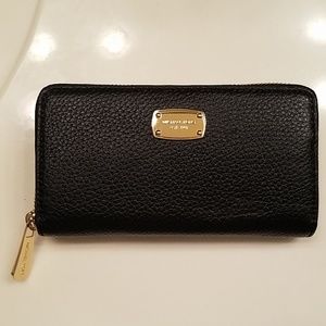 BRAND NEW Michael Kors Wallet